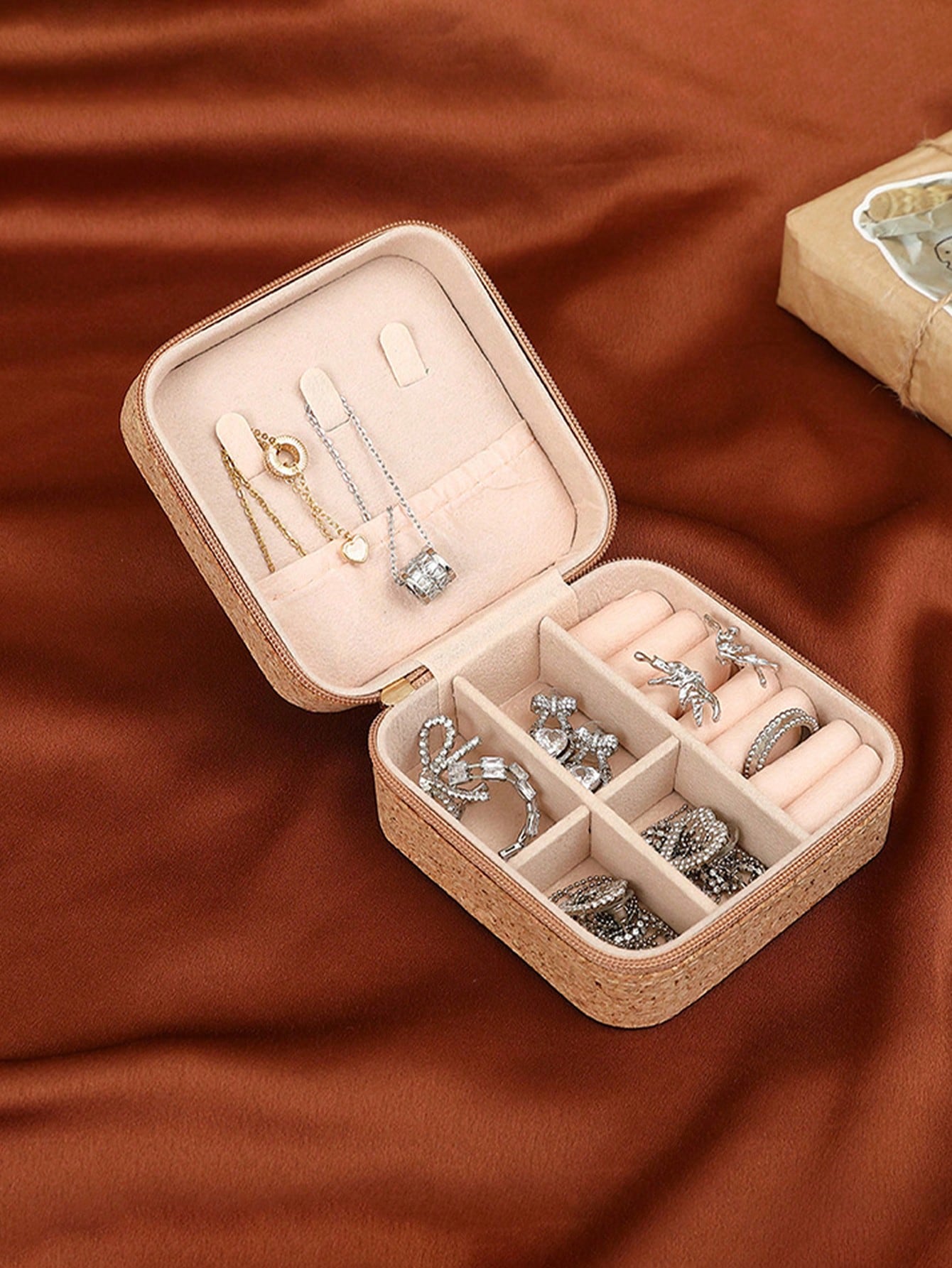 Square Vintage Bohemian Patter - огляд і ціна Travel Accessories Box